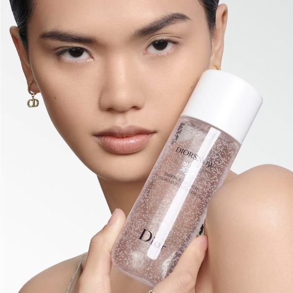 Diorsnow Essence of Light Micro-
Infused Lotion - Picture 5 of 5